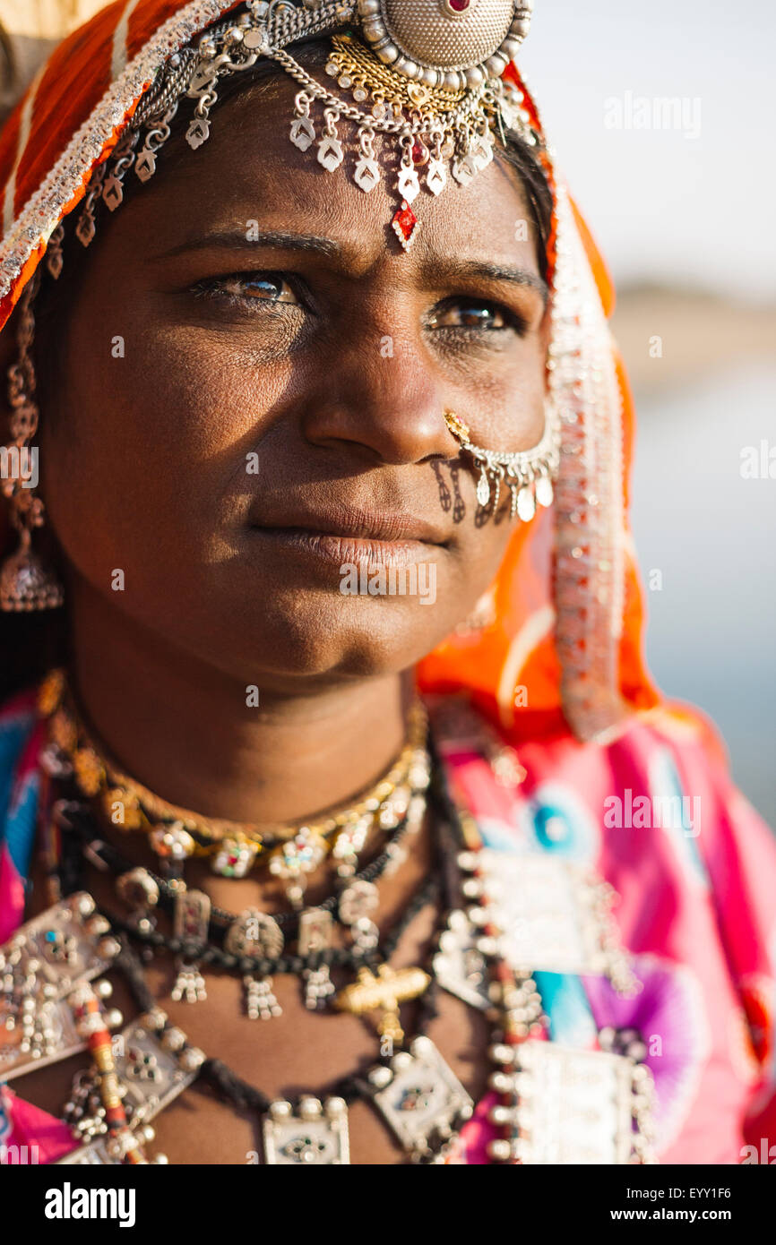 Nahaufnahme von Indianerin traditionellen Schmuck Stockfoto