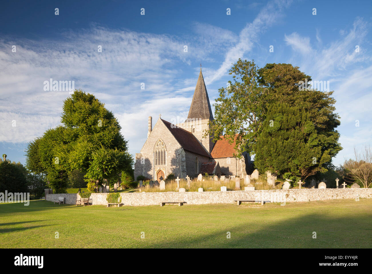 Touristenort St. Andreas Kirche und Dorfanger. Touristenort, East Sussex, England, GB Stockfoto