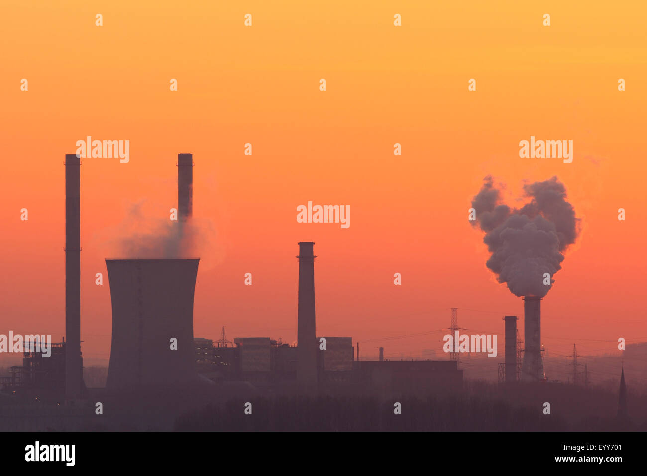 Kraftwerk bei Sonnenuntergang, Belgien Stockfoto