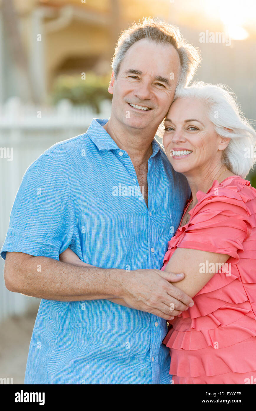 Ältere Kaukasischen Paare am Strand Stockfoto