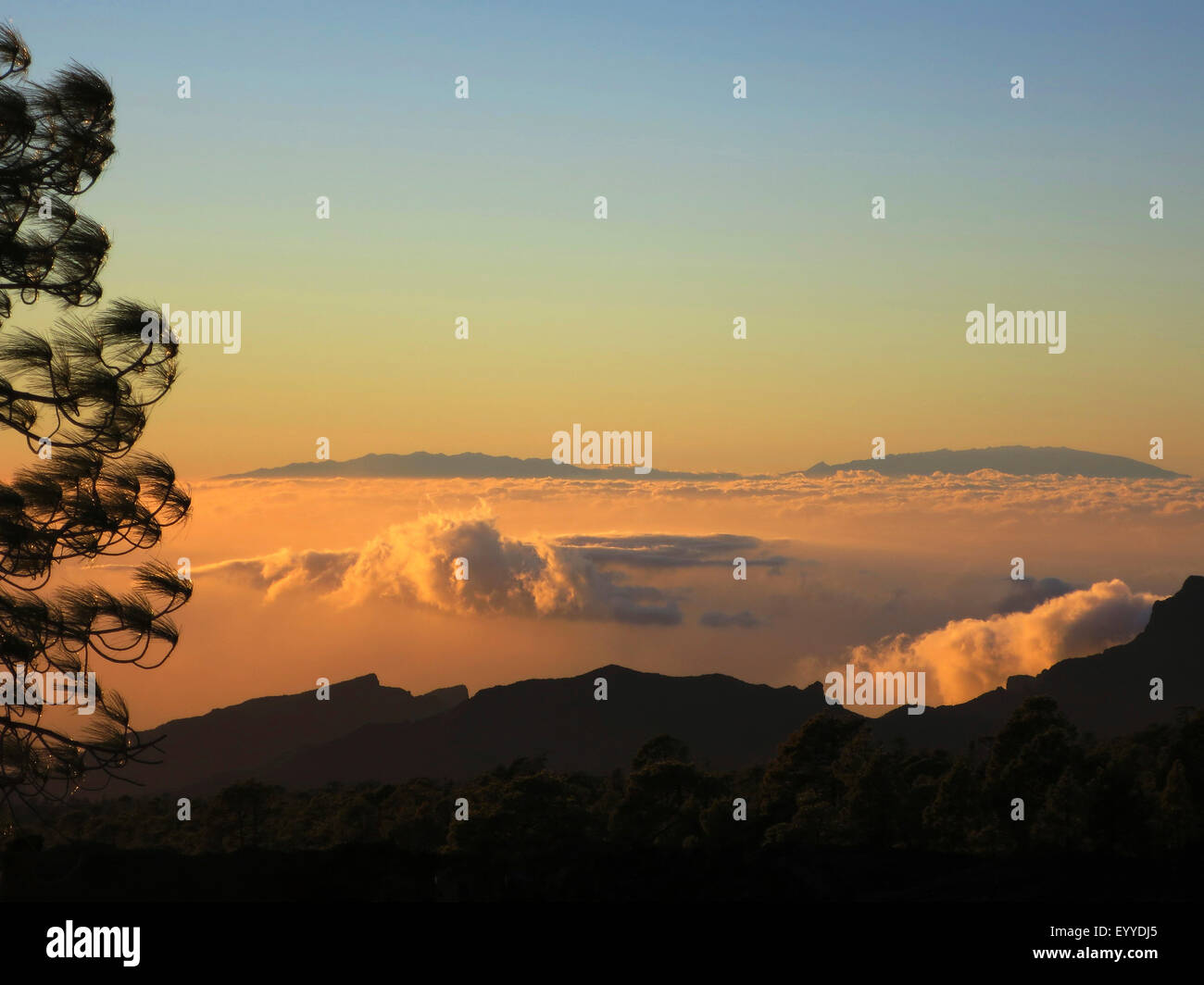 Blick über Macizo de Teno nach La Palma, Kanarische Inseln, Teneriffa Stockfoto