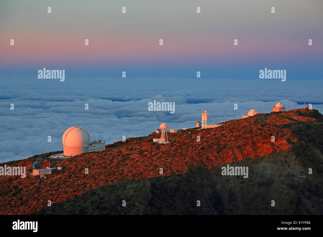 Observatorium Roque de Los Muchachos am Abend Licht, Kanarische Inseln, La Palma Stockfoto