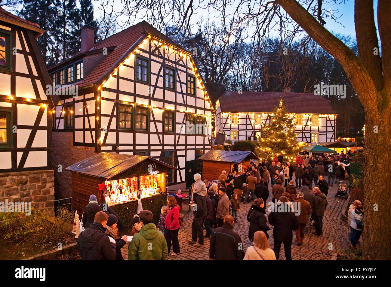 Weihnachtsmarkt am Maste-Barendorf Industrial Heritage Site, Deutschland, Nordrhein-Westfalen, Sauerland, Iserlohn Stockfoto