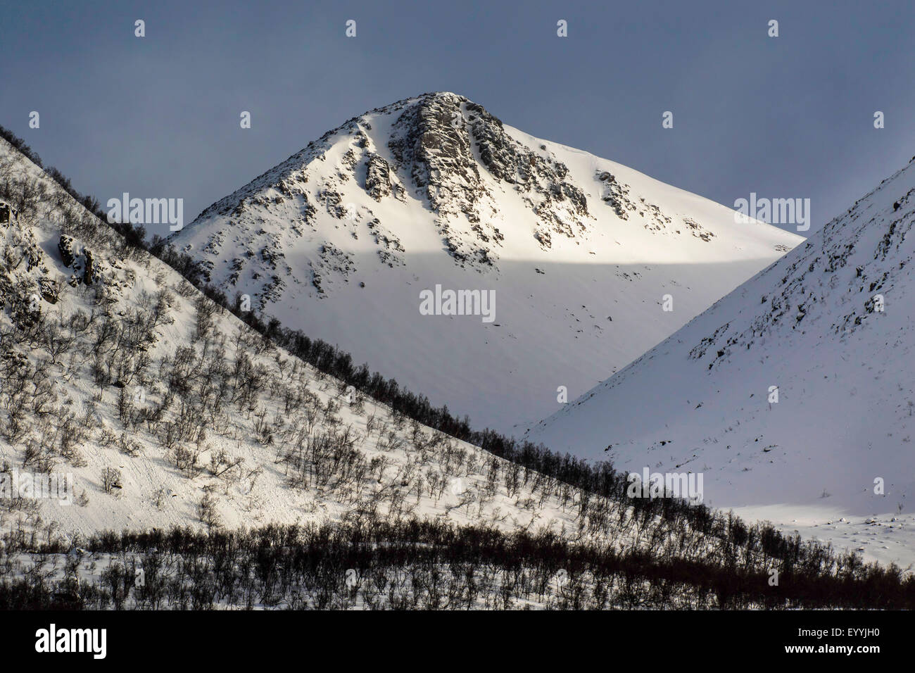 grafischen Bergen auf der Insel Grytoeya, Norwegen, Troms, Toppsundet Stockfoto