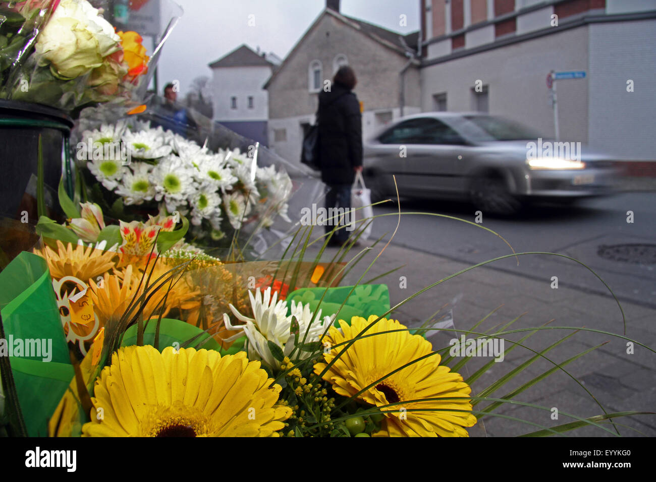 Vertrieb von Schnittblumen am Straßenrand, Deutschland Stockfoto