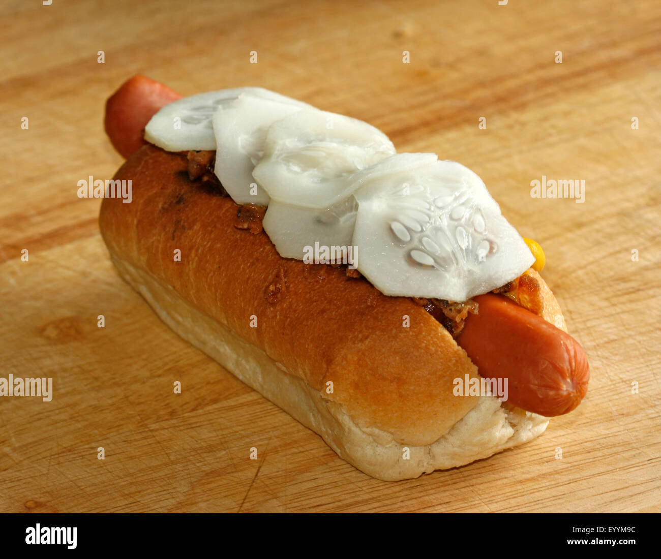 Hot dog zwiebeln senf -Fotos und -Bildmaterial in hoher Auflösung – Alamy