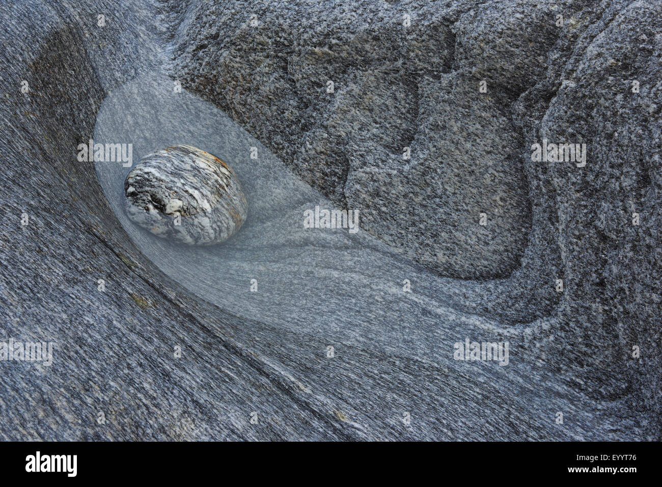 Kiesel auf Gneis, Schweiz, Tessin, Verzascatal Stockfoto