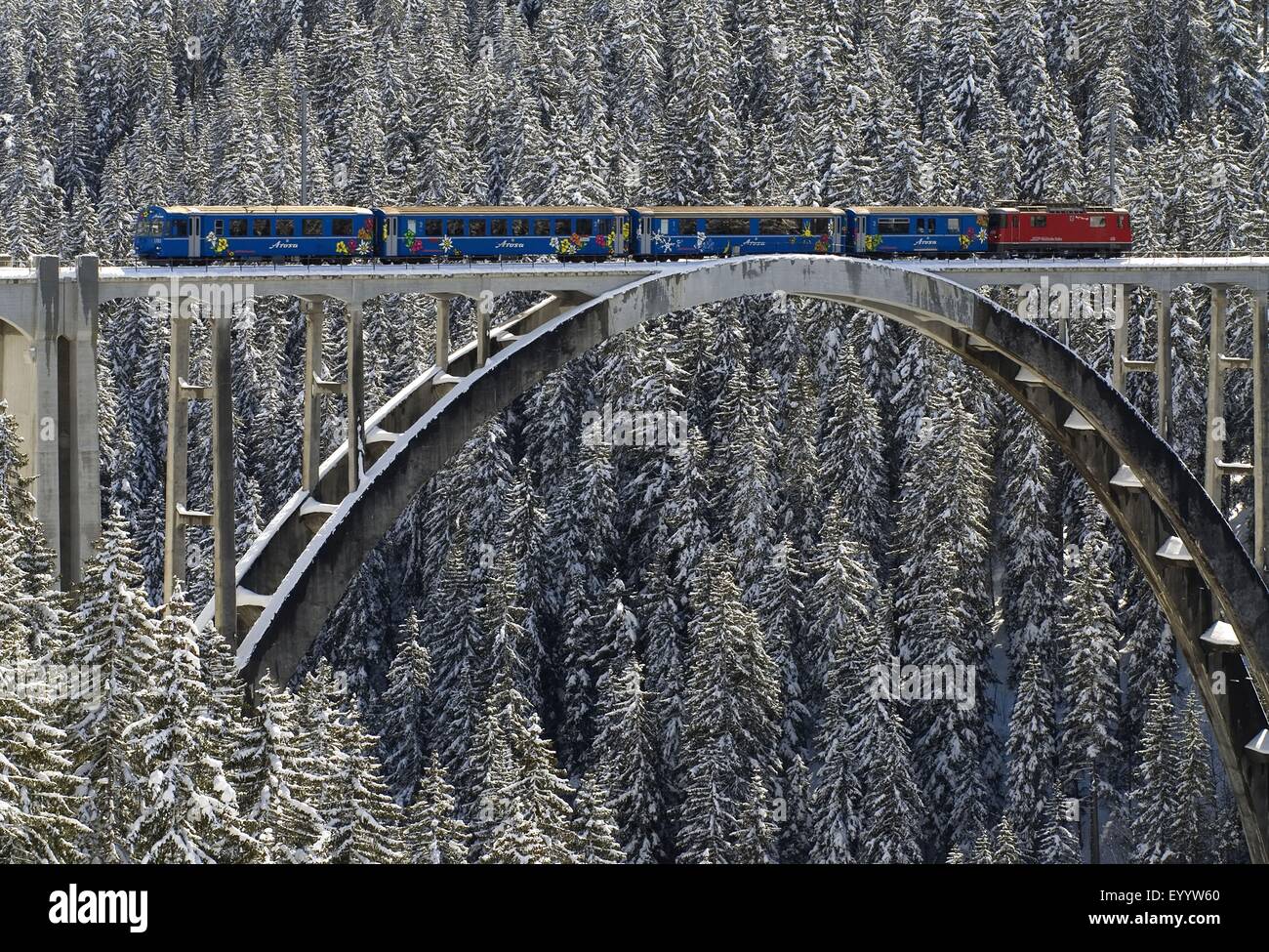Arosa Bahn auf Langwies Brücke, Schweiz, Arosa, Langwies Stockfoto