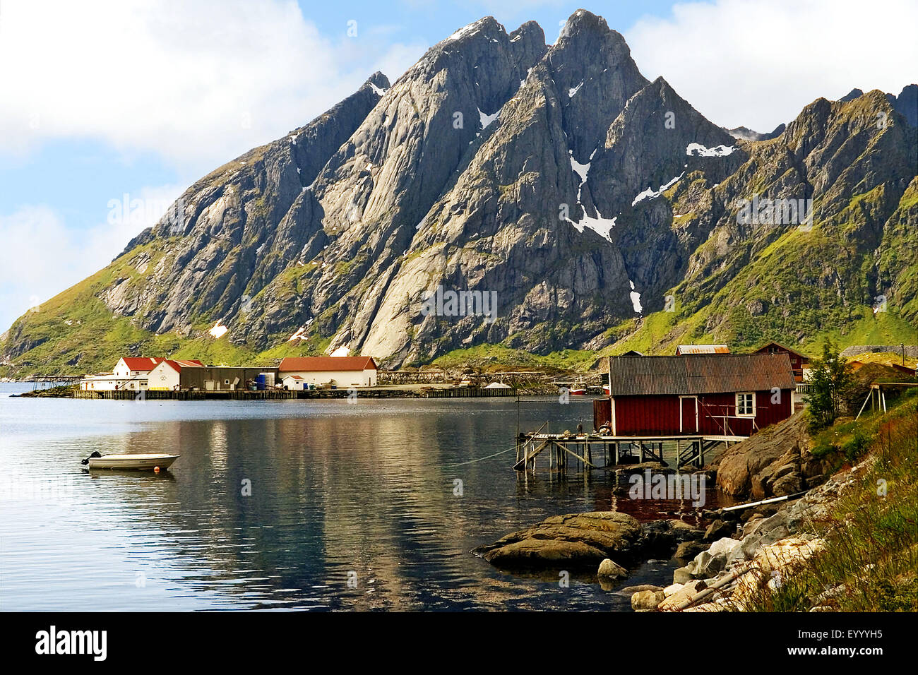 Fischerdorf auf den Lofoten in Norwegen, Norwegen, Lofoten-Inseln Stockfoto