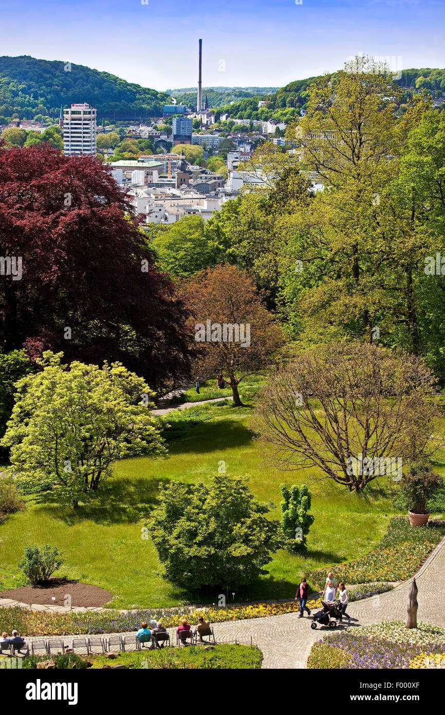 Blick von der Elisen-Turm auf der Botanische Garten Wuppertal im Frühjahr, Deutschland, Nordrhein-Westfalen, Wuppertal Stockfoto