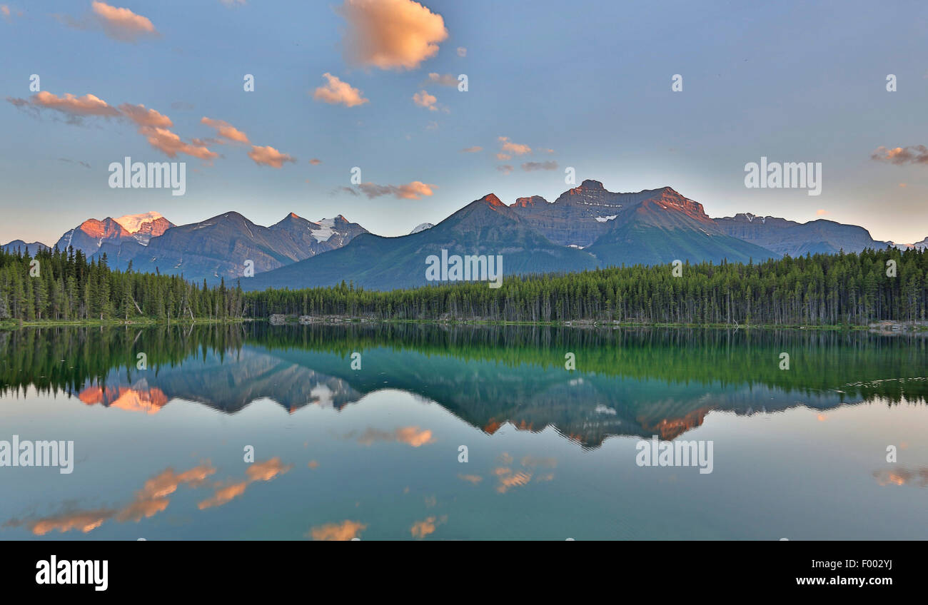 Herbert Lake, Abendstimmung nach Sonnenuntergang, Kanada, Alberta Banff National Park Stockfoto