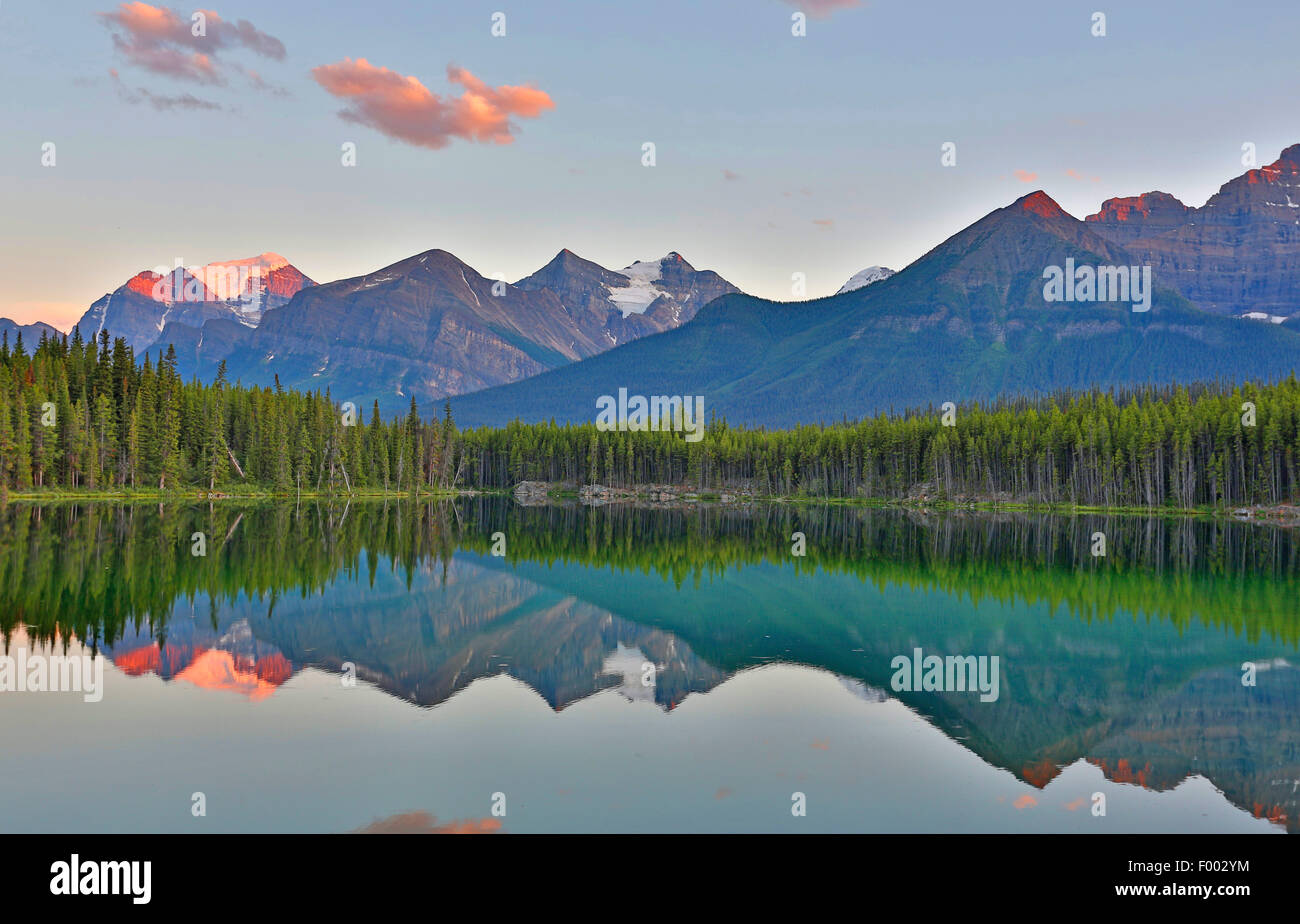 Herbert Lake, Abendstimmung nach Sonnenuntergang, Kanada, Alberta Banff National Park Stockfoto