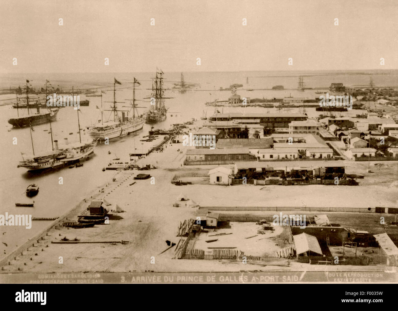 Port Said, Ägypten - November 1869 - Ankunft der Prince Of Wales für die Einweihung des Suez-Kanals.  Unter 10 Jahre zu bauen, war es die Idee der Franzose Ferdinand De Lesseps, der Präsident der Canal Maritime de Suez (Suez Canal Company) wurde.  Die offizielle Party dauerte 10 Tage.  Ein Konto der Zeremonie von Thos. H. Reid: "die feierliche Eröffnung erfolgte eine großartige internationale Funktion.  Ein Opernhaus wurde in Kairo zu einem Preis von 60.000 Pfund gebaut.  Verdi, der Komponist, schrieb das ägyptische Oper Aida für diesen Anlass... " Stockfoto