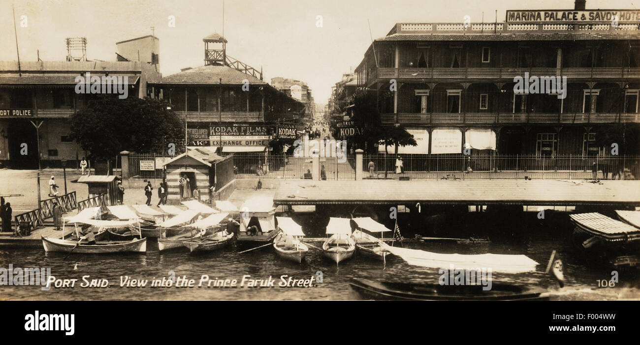 Port Said, Ägypten - 1920 - A Postcard der Suez-Kanalstadt an der Mündung des Suez-Kanals am Mittelmeer, eine Ansicht von Prinz Faruk Street COPYRIGHT fotografische Sammlung von BARRY IVERSON Stockfoto