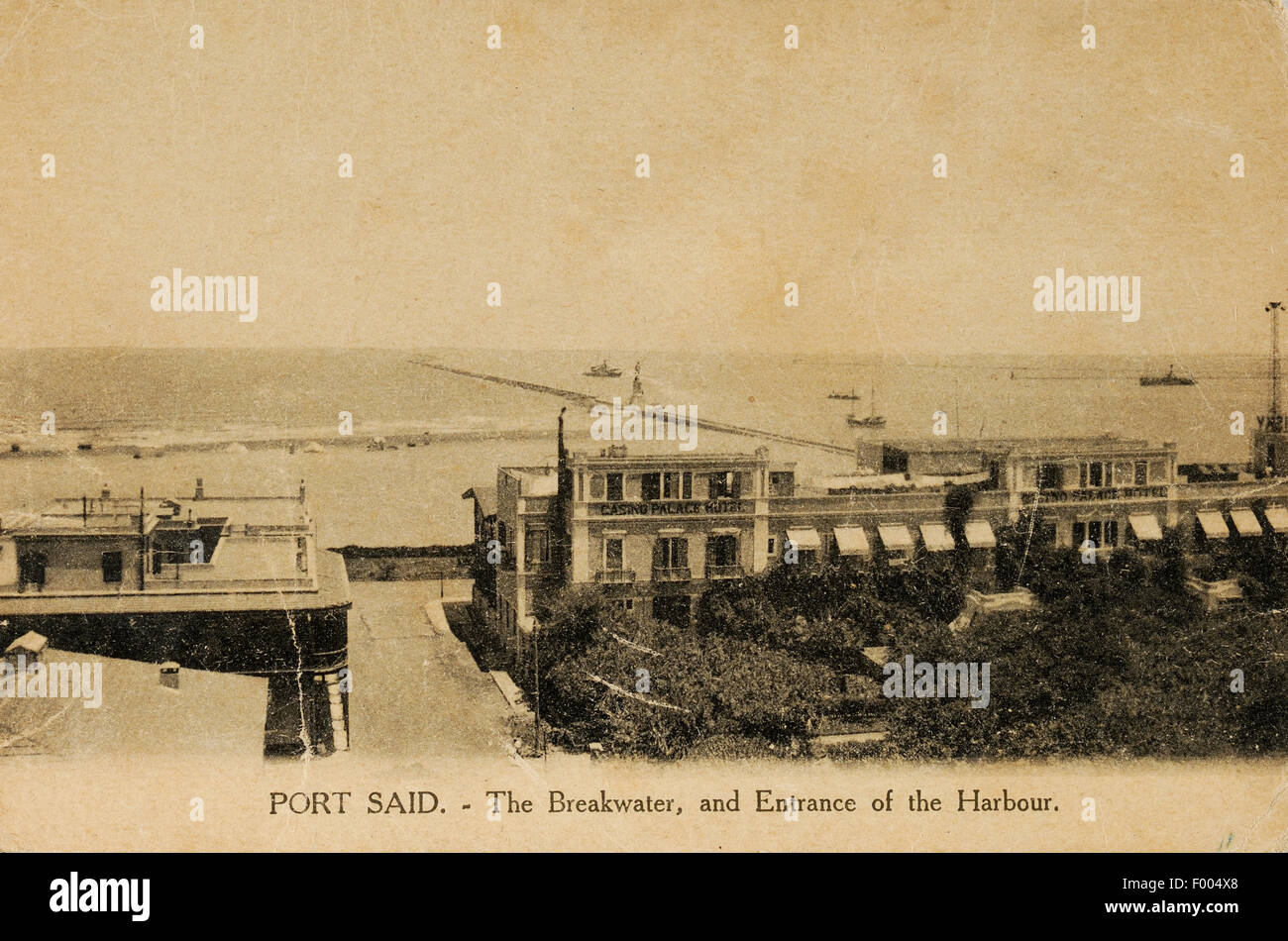 Port Said, Ägypten - 1900 s - eine Postkarte von der Suez-Kanal-Stadt an der Mündung des Suez-Kanals am Mittelmeer, ein Blick auf den Eingang zu den Suez-Kanal.   COPYRIGHT FOTOSAMMLUNG VON BARRY IVERSON Stockfoto
