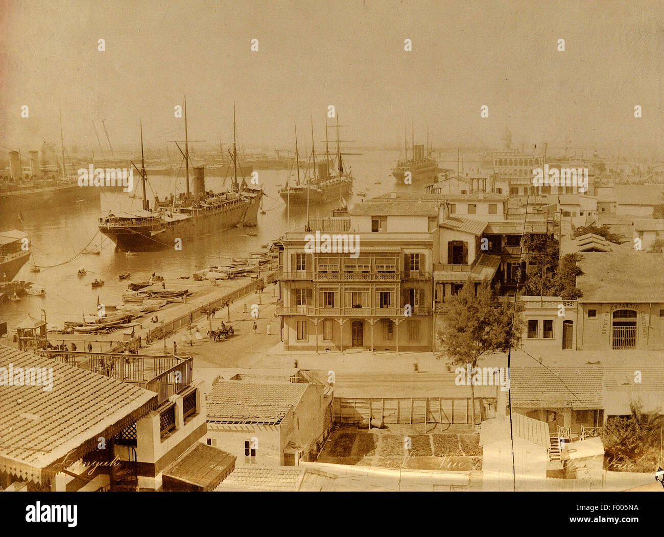Port Said, Ägypten - 1880 s - Dampfschiffe vor Anker in Port Said, an der Mündung des Suez-Kanals am Mittelmeer, einen Blick auf den Hafen.   COPYRIGHT FOTOSAMMLUNG VON BARRY IVERSON Stockfoto
