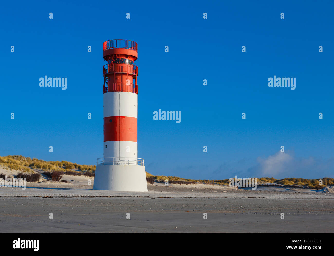 Leuchtturm auf der kleinen Insel Duene Leuchtturm Helgoland Duene, Deutschland, Schleswig-Holstein, Helgoland Stockfoto