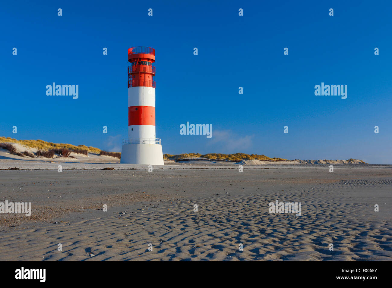 Leuchtturm auf der kleinen Insel Duene Leuchtturm Helgoland Duene, Deutschland, Schleswig-Holstein, Helgoland Stockfoto