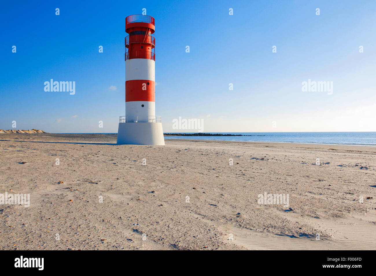 Leuchtturm auf der kleinen Insel Duene Leuchtturm Helgoland Duene, Deutschland, Schleswig-Holstein, Helgoland Stockfoto