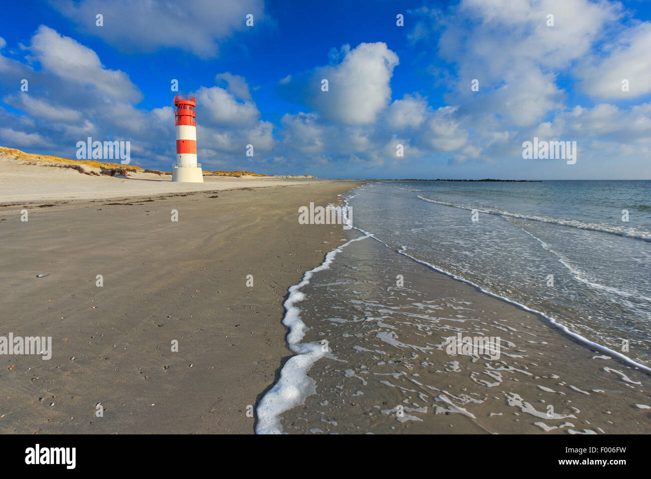 Leuchtturm auf der kleinen Insel Duene Leuchtturm Helgoland Duene, Deutschland, Schleswig-Holstein, Helgoland Stockfoto