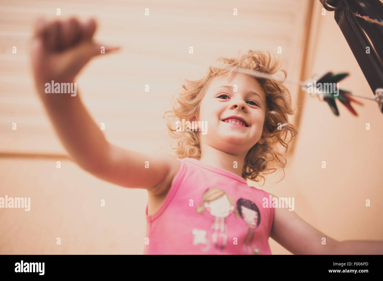 Glückliche Mädchen Spaß, getönten Foto Stockfoto