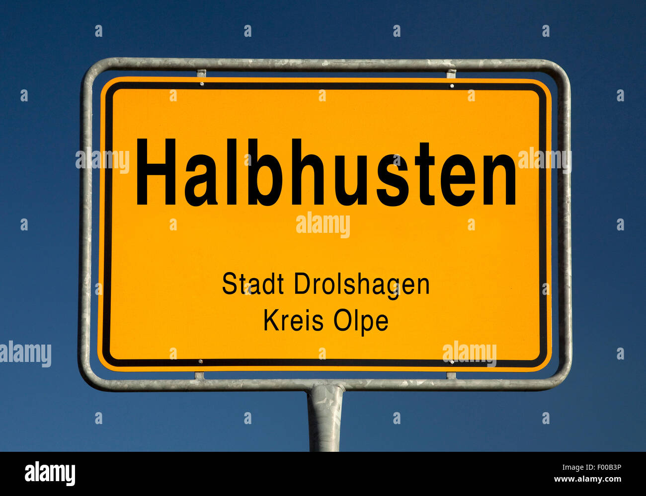 Halbhusten Ort Namensschild, Deutschland, Nordrhein Westfalen, Kreis Olpe, Drolshagen Stockfoto