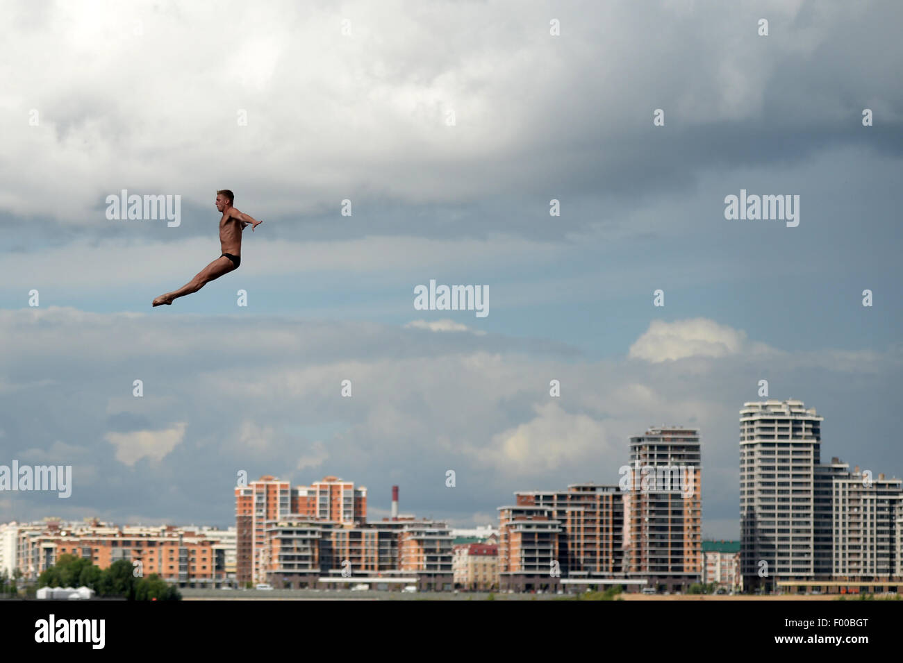 Kazan. 5. August 2015. Artem Silchenko Russlands konkurriert, während Männer Turmspringen bei FINA Weltmeisterschaften in Kasan, 5. August 2015 Credit: Pavel Bednyakov/Xinhua/Alamy Live News Stockfoto