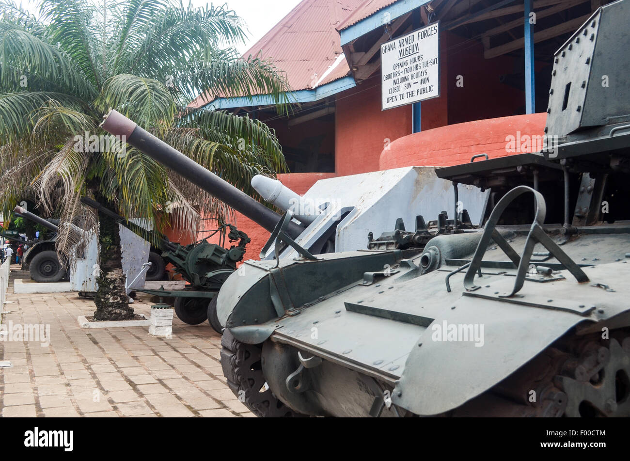 Tank am Eingang des Armed Forces Museum von Kumasi, Ghana Stockfoto