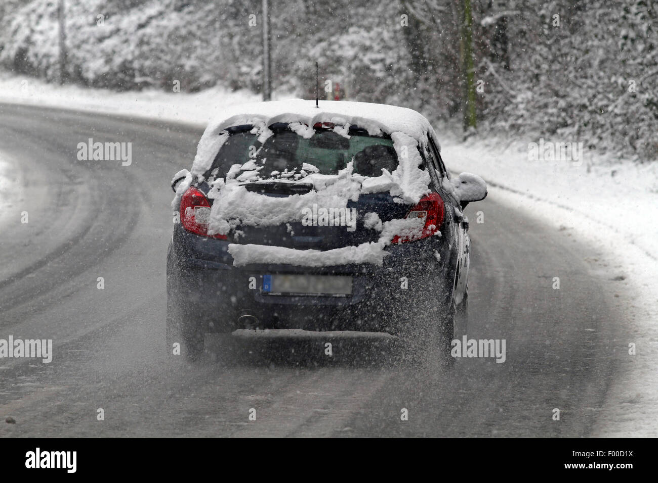 Fahrzeug wirbeln bis Sbow Slush, Deutschland Stockfoto