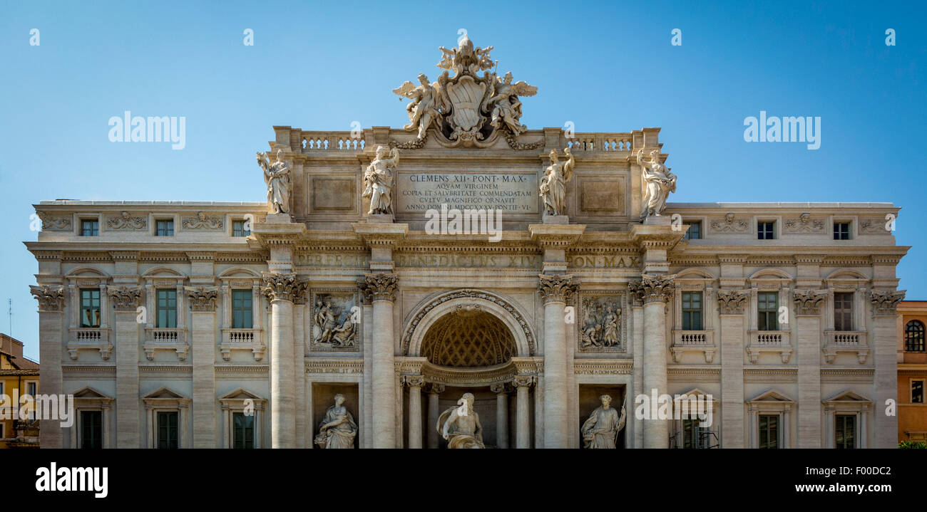 Gebäude hinter dem Trevi-Brunnen. Rom Italien. Stockfoto