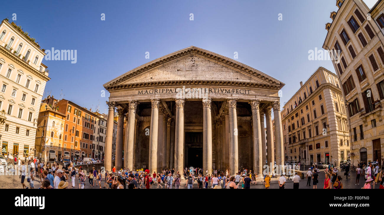 Der Portikus und Säule des Pantheons. Antike römische Tempel. Jetzt eine christliche Kirche. Rom, Italien. Stockfoto
