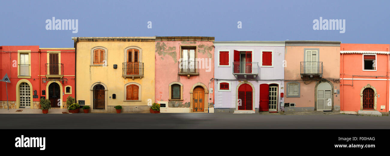 bunte Häuserzeile, Italien, Sizilien, Milazzo Stockfoto