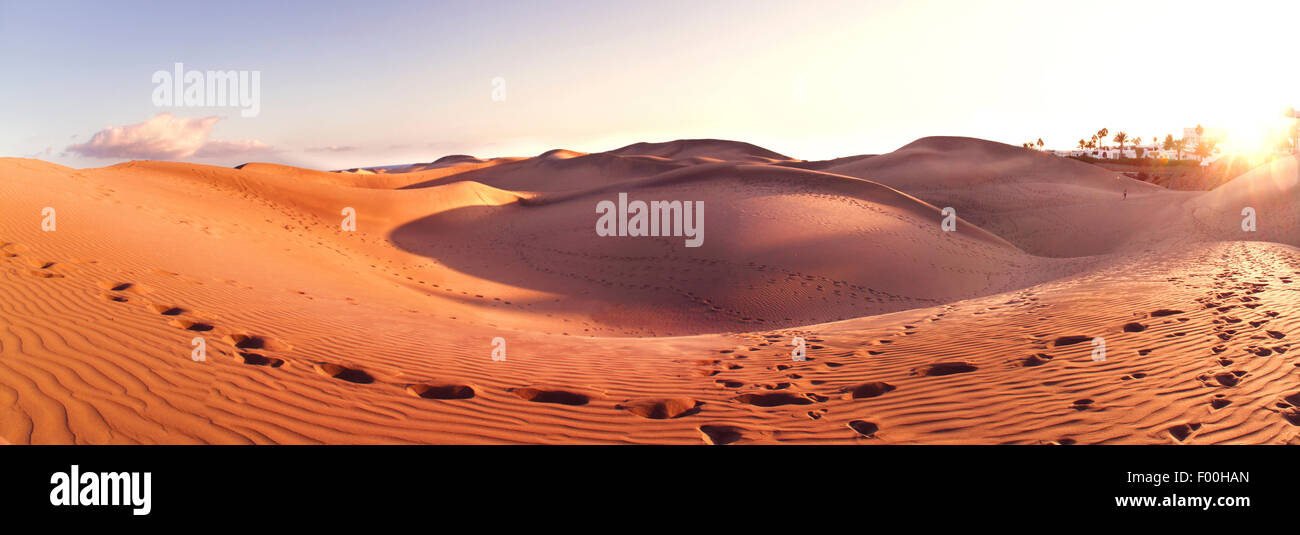 Fussspuren im Sand Dünen von Gran Canaria bei Sonnenuntergang, Kanarische Inseln, Gran Canaria Stockfoto