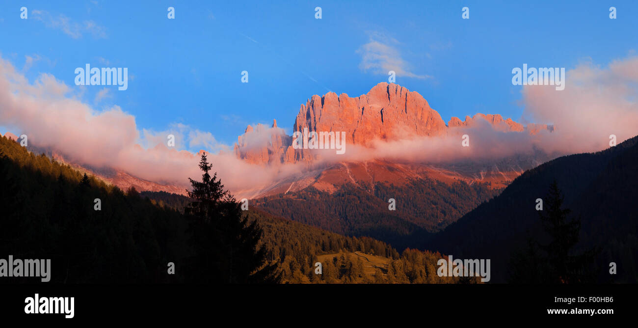 Rosengarten-Gruppe bei Sonnenuntergang, Alpenglühen, Italien, Südtirol, Dolomiten Stockfoto