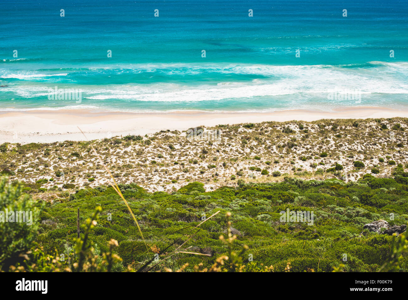 Blick auf Meer, Strand und Büschen, im D'Entrecasteaux-Nationalpark Stockfoto