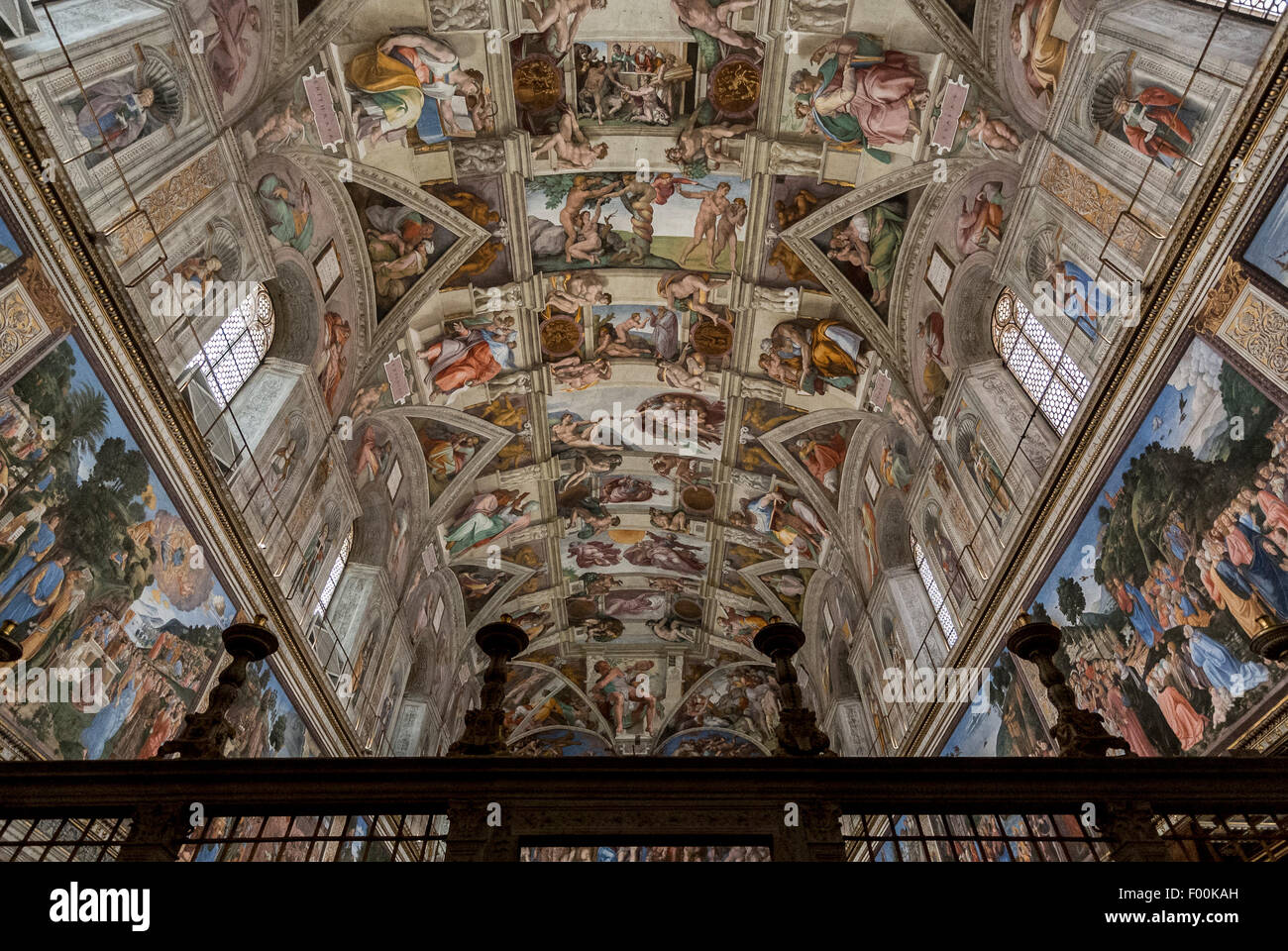 Decke der Sixtinischen Kapelle von Michelangelo gemalt. Vatikanische Museen, Vatikanstadt, Rom Italien Stockfoto