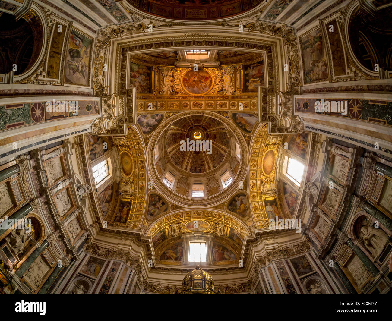 Gewölbte Decke der Sixtinischen Kapelle und Oratorium der Krippe. Die Basilika Santa Maria Maggiore. Rom, Italien. Stockfoto