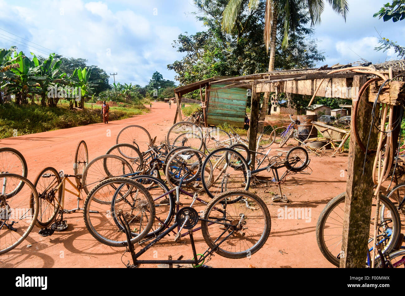 Lokalen Fahrradgeschäft in der Landschaft von Ghana Stockfoto