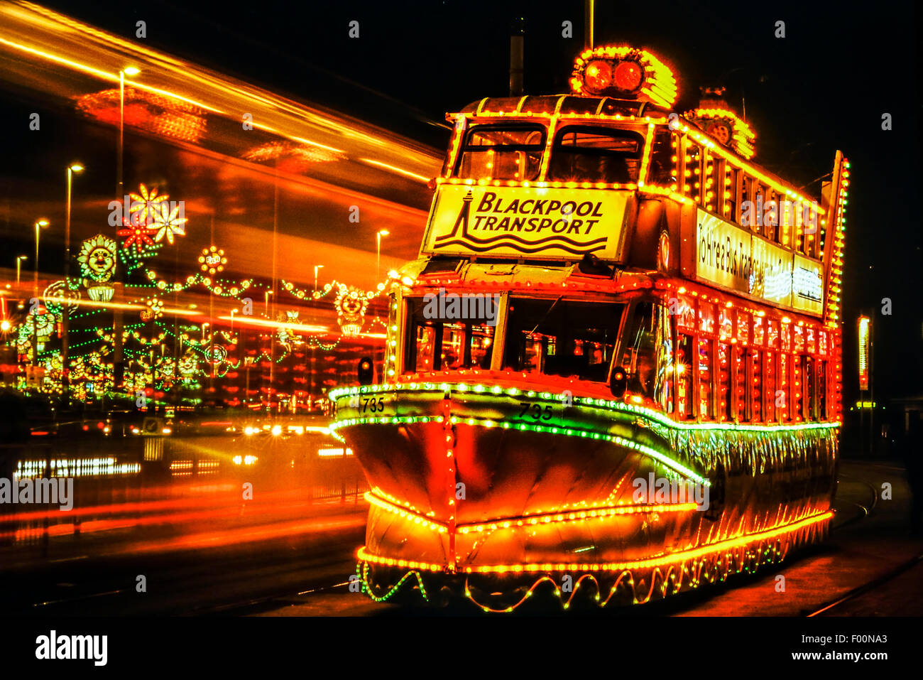 Beleuchtete Blackpool Straßenbahn und Lichter. Lancashire. England. UK Stockfoto