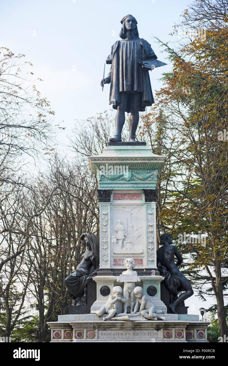 Statue des Künstlers Rafael in Urbino, Italien, der Stadt seiner Geburt Stockfoto