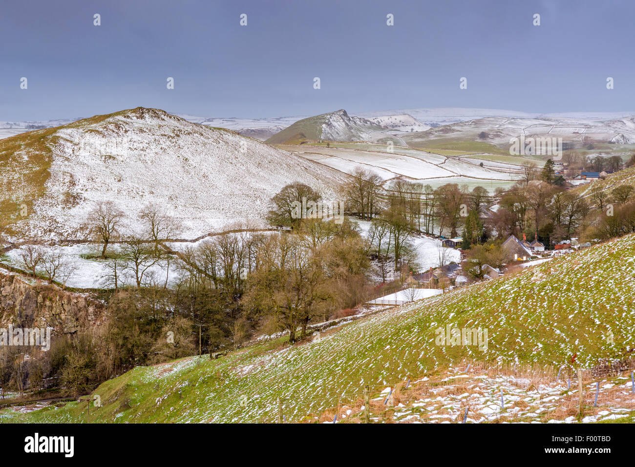 Blick vom hohen Wheeldon gegenüber Chrome Hill, Peak District National Park, Earl Sterndale, Derbyshire, England, Vereinigtes Königreich. Stockfoto