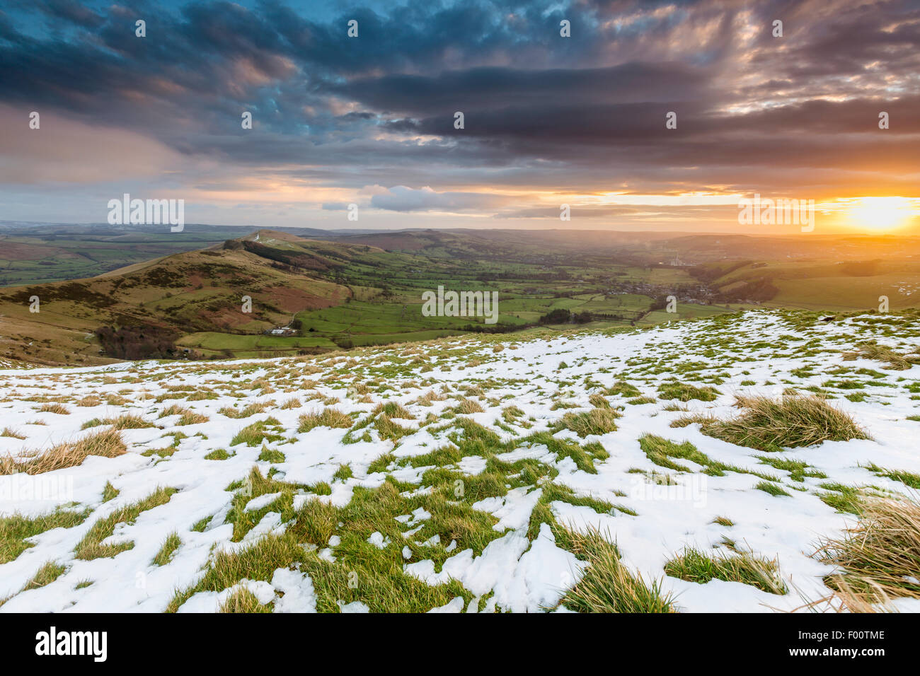 Blick über Hope Valley von Mam Tor, High Peak District, Peak District National Park, Castelton, Derbyshire, England, Vereinigtes König Stockfoto