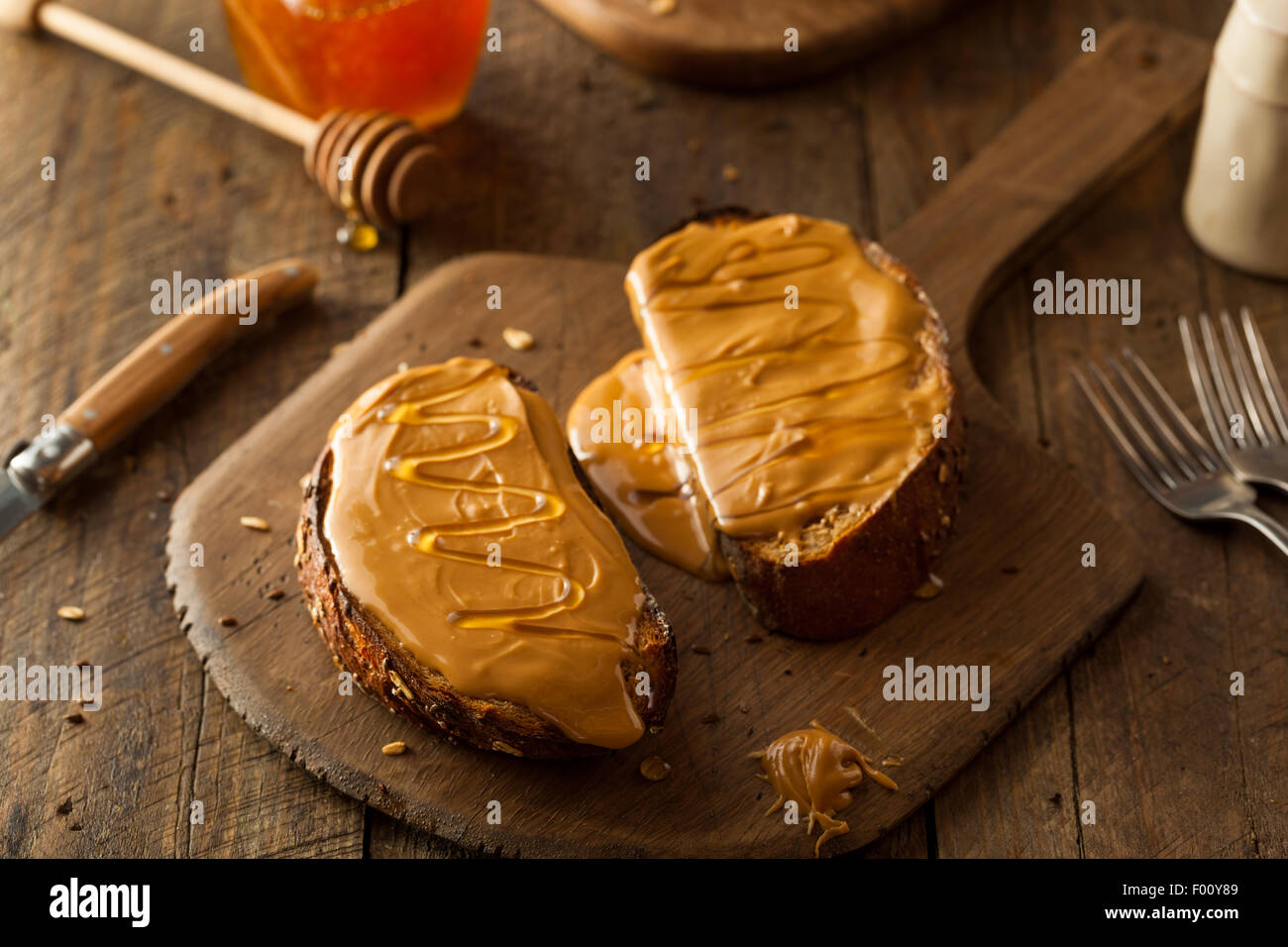 Toast und Erdnussbutter Stockfotos und -bilder Kaufen - Alamy