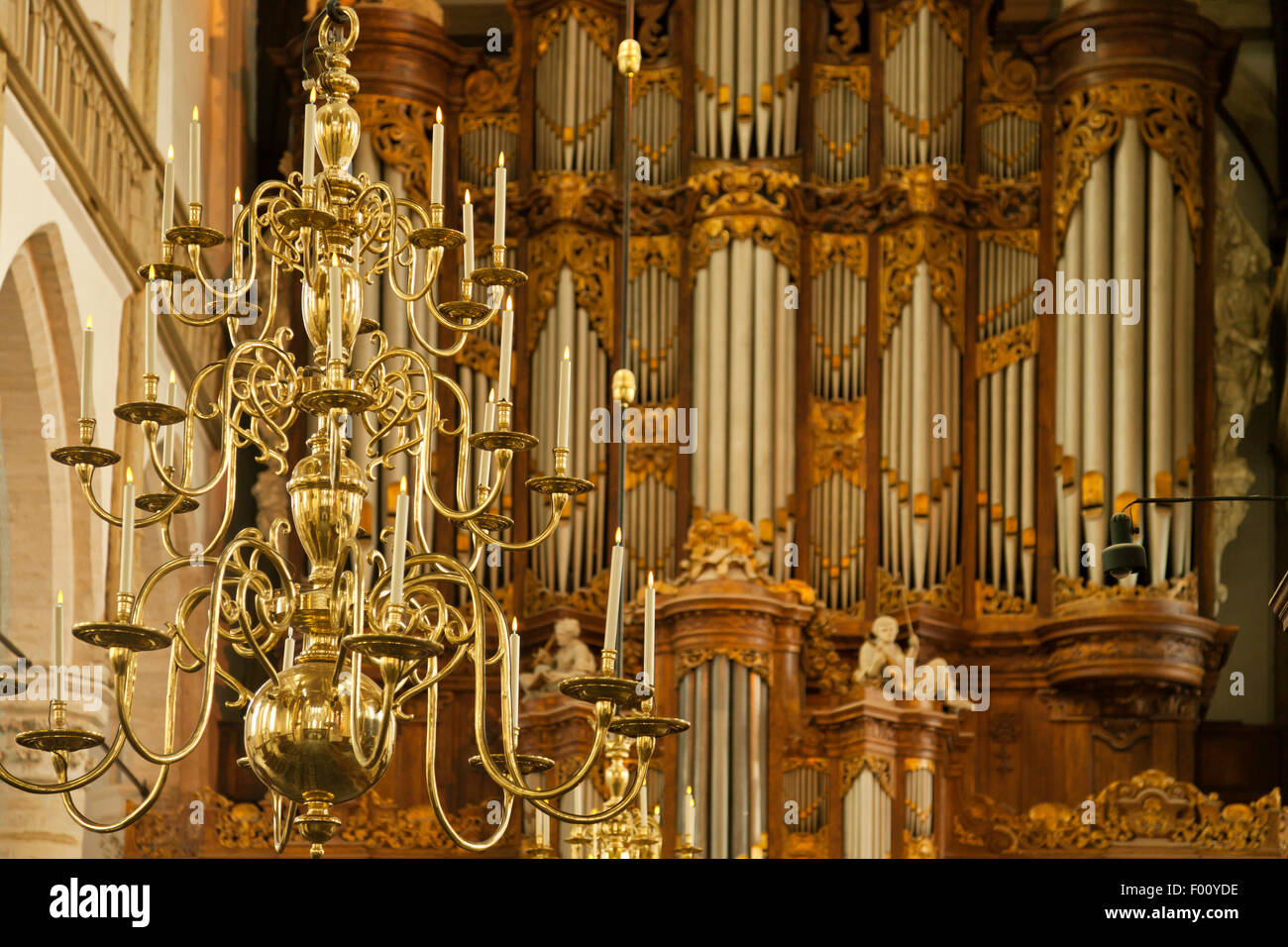 Orgel der Oude Kerk / alte Kirche in der niederländischen Hauptstadt Amsterdam, Nordholland, Niederlande Stockfoto