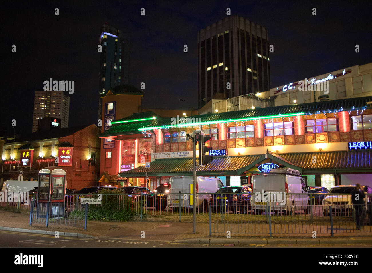 Chinatown chinesische Viertel im Stadtzentrum von Birmingham bei Nacht England uk Stockfoto