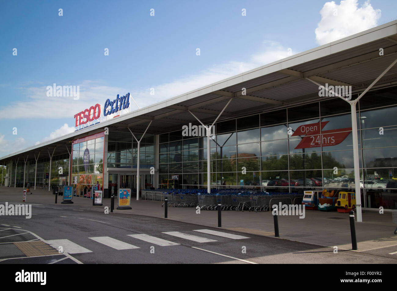 Tesco extra Supermarkt bei St. Helens uk Stockfoto