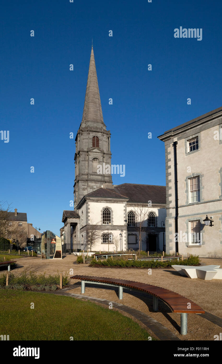 Christ Church Cathedral aus neben dem Bischofspalast, beide entworfen von John Roberts, Stadt Waterford, Irland Stockfoto