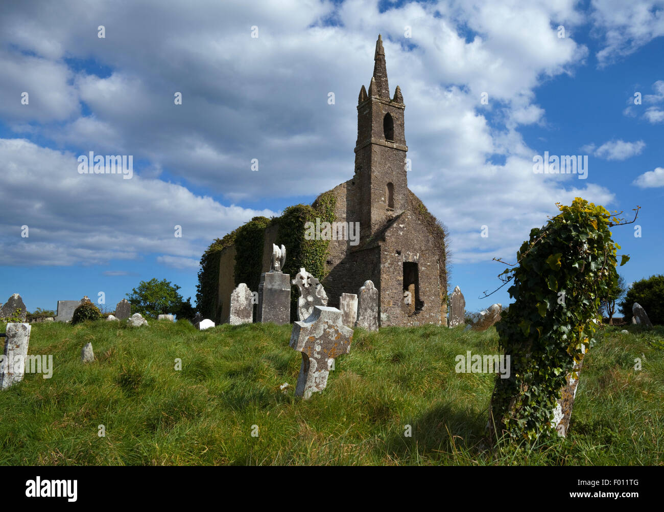 Kirche St. Mathews (1779) und Friedhof, Templebreedy (Teampall Braut), Crosshaven, County Cork, Irland Stockfoto