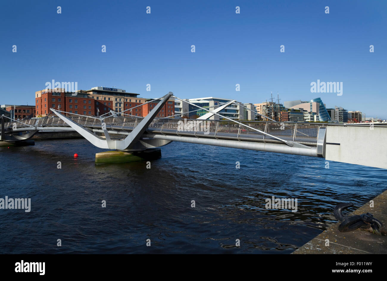 Sean O'Casey-Brücke über den Fluss Liffey, Stadt Dublin, Irland Stockfoto