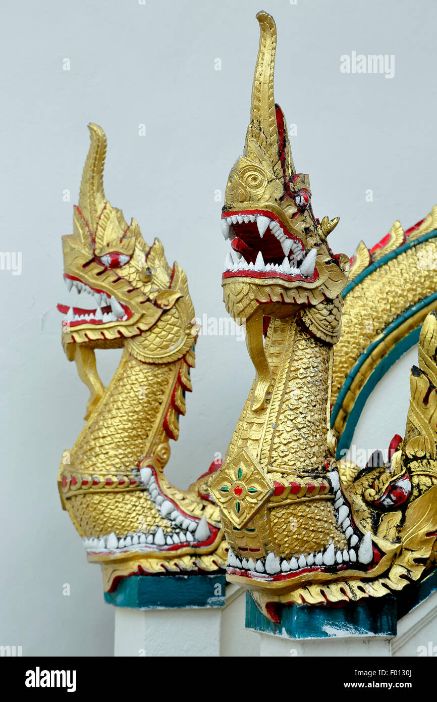 Drachen-Skulpturen, Wat Phrathat, Doi Suthep Peak, Chiang Mai, Thailand Stockfoto